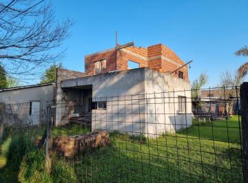 Casa · 112m² · Venta | Permuta - Casa de 3 Dorm. y Balcón - Barrio Los Troncos, Funes.