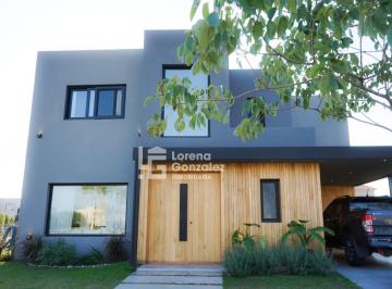 Casa · 241m² · 5 Ambientes · 2 Cocheras · Puertos del Lago