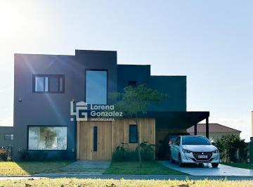 Casa · 241m² · 5 Ambientes · 2 Cocheras · Puertos del Lago