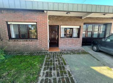 Casa · 219m² · 3 Ambientes · 4 Cocheras · Casa de 3 Ambientes con Amplio Lote y Gran Quincho