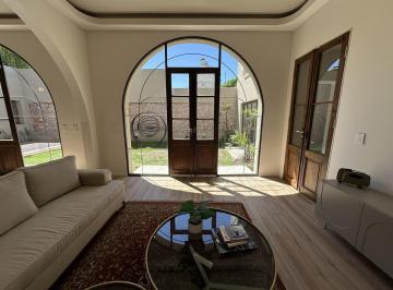 Casa · 204m² · 4 Ambientes · 1 Cochera · Venta Casa en Barrio Lourdes