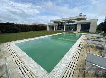 Casa · 192m² · 6 Ambientes · 1 Cochera · Casa en Venta Frente Al Lago Barrio La Cándida - La Plata