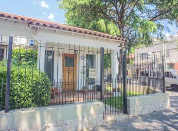 Casa · 178m² · 4 Ambientes · 2 Cocheras · Casa con Parque en Larroque Al 800