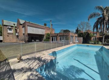 Casa · 309m² · 9 Ambientes · 2 Cocheras · Casa en Venta con Pileta y Jardín
