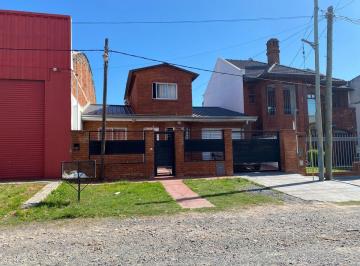 Casa de 4 ambientes, La Plata · Casa de 3 Dorm. en Venta en San Carlos