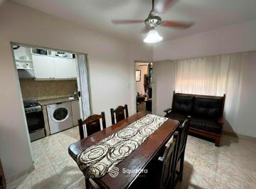 Casa · 74m² · 3 Ambientes · Venta - Casa Interna, Dos Dorm., Dos Patios y Parrillero - España y Hospitales. Apto Crédito.