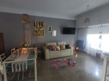 Casa de 5 ambientes, La Matanza · Casa con 4 Habitaciones en Venta de 300 m² en San Justo