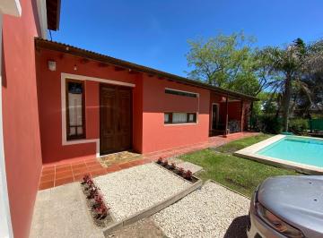 Casa · 143m² · 5 Ambientes · 4 Cocheras · Casa en Calle 450 Esq 12b