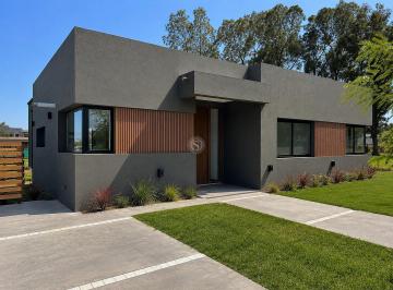 Casa · 150m² · 4 Ambientes · Casa en Venta en Barrio Santa Sofía, Pilar del Este, Pilar
