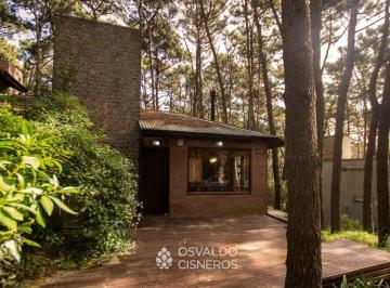 Casa de 3 ambientes, Mar Azul · Casa en Venta en Mar Azul – Cerca del Mar y Rodeada de Bosque