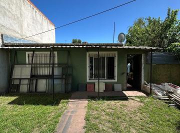 Casa de 3 ambientes, Esteban Echeverría · Casa 200 m² con 1 Dormitorio en Venta en El Jagüel