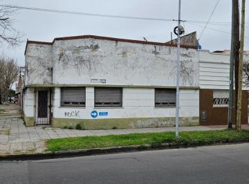 Terreno · 85m² · Terreno con Casa 3 Amb, Garaje a Reciclar. U$s 50.000