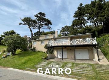 Casa · 190m² · 6 Ambientes · 2 Cocheras · Chalet en Alquiler Temporal a 2 Cuadras del Mar