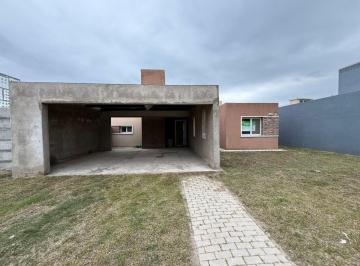 Casa de 7 ambientes, Alta Gracia · Casa Nueva en Reserva Tajamar con Pileta