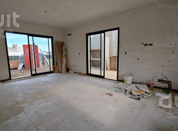 Casa · 55m² · 4 Ambientes · 1 Cochera · Duplex de 1 Dormitorio en Docta! Espacios Muy Amplios!