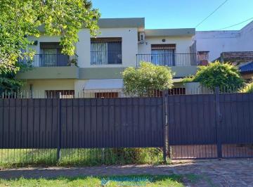 Casa · 193m² · 6 Ambientes · 1 Cochera · Casa en Dos Plantas Apta Credito!