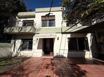 Casa · 193m² · 6 Ambientes · 1 Cochera · Casa en Dos Plantas Apta Credito!