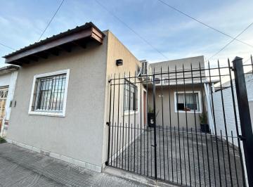 Casa · 110m² · 3 Ambientes · 1 Cochera · Venta Casa PH 3 Ambientes - Parque San Martin - Merlo
