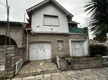 Casa de 4 ambientes, Mar del Plata · Chalet Marplatense Para Reciclar Los Troncos /güemes