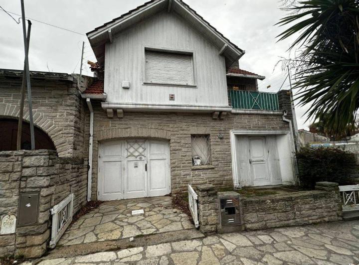 Casa · 262m² · 4 Ambientes · 1 Cochera