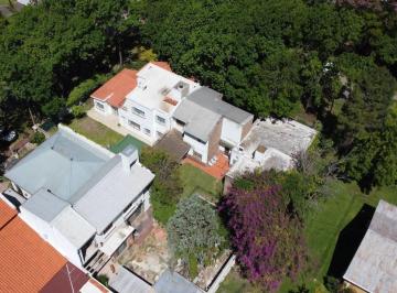 Casa · 247m² · 8 Ambientes · 1 Cochera · Casa de 5 Dorm. en Fisherton!