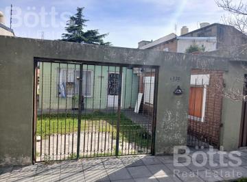 Casa · 90m² · 3 Ambientes · 1 Cochera · Casa 90 m² Sobre Lote Propio de 200 m². 3 Amb, con Cochera y Jardinde. Berazategui Centro