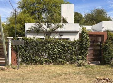 Casa · 600m² · 6 Ambientes · Venta de Casa en Mendiolaza - 2 Dorm con Pileta y Quincho