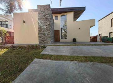 Casa · 252ha · 5 Ambientes · 4 Cocheras · Casa en Venta en Naudir Al Rio C/muelle y Piscina