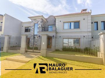 Casa · 410m² · 6 Ambientes · 3 Cocheras · Casa en Ciudad Evita - Barrio Cerrado El Resguardo - 4 Dorm.