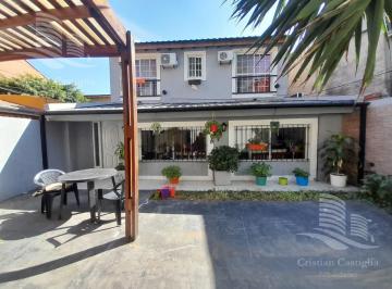 Casa · 220m² · 4 Ambientes · 3 Cocheras · Venta - Casa Multifamiliar 4/cuatro Ambientes, Cochera - Villa Adelina, San Isidro