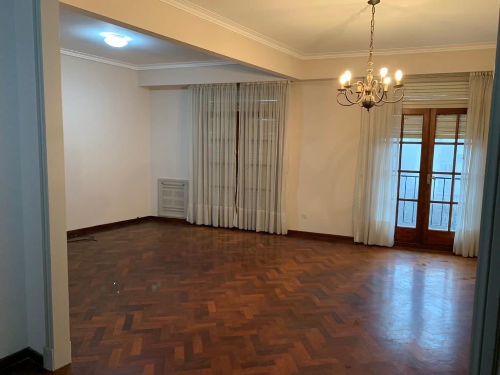 Dpto 4 amb, 130m² con cochera cubierta y excelente vista — Centro