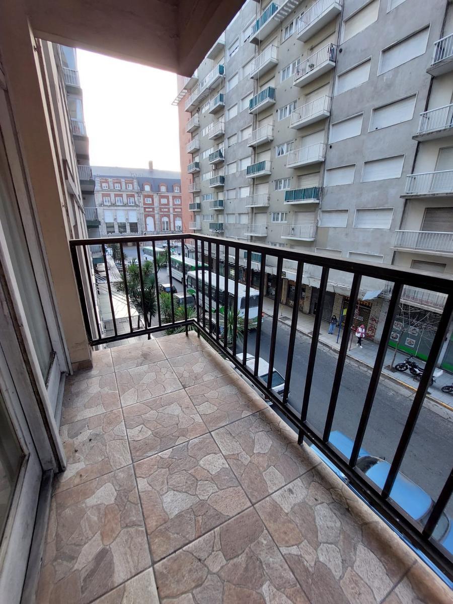 Venta funcional Y luminoso dpto 2 amb con dependencia