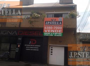 Casa · 250m² · 6 Ambientes · 1 Cochera · Inmueble con 2 Locales en Pb y Una Casa de 3 Amb. en Pa 2 Dptos. Tipo Dúplex - San Justo