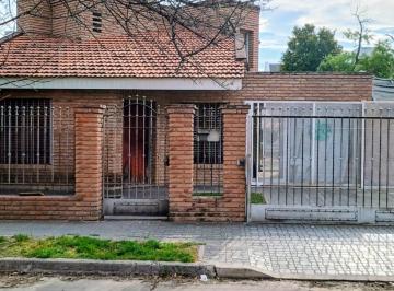 Foto · Gran Oportunidad en Res. Vélez Sarsfield Casa Amplio Terreno con Potencial Comercial