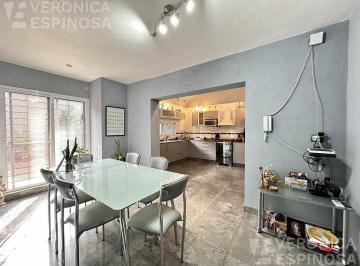 Casa · 132m² · 4 Ambientes · 1 Cochera · Casa de Cuatro Ambientes en Venta, El Palomar