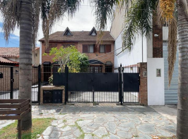 Casa · 140m² · 5 Ambientes · 2 Cocheras