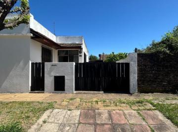 Casa · 250m² · 4 Ambientes · 4 Cocheras · Venta Casa Americana 5 Ambientes en Hurlingham Apto Crédito