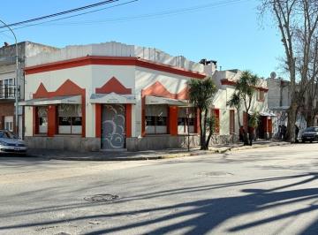 Local comercial · 377m² · 3 Ambientes · 5 Cocheras · Importante Propiedad en Block en Esquina