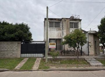 Casa · 110m² · 5 Ambientes · Casa con 198 m² y 3 Dorm. en Venta en Centro