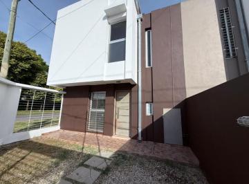 Casa · 75m² · 3 Ambientes · 1 Cochera · Dúplex en 46 y 150, La Plata Los Hornos