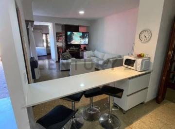 Casa · 140m² · 3 Ambientes · 4 Cocheras · Casa en Venta con Patio y Cochera (Calle 86 E/ 117 y 118 Barrio Jardín)