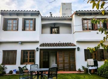 Casa · 280m² · 4 Ambientes · Maipu Casa en Venta 4 Dorm Excelente Estado!.