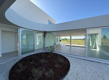 Casa · 261m² · 6 Ambientes · 2 Cocheras · Casa Venta, Tres Dorm., Pileta, Barrio Privado Funes, Vida Club de Campo