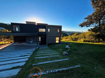 Casa · 330m² · 6 Ambientes · 2 Cocheras · Casa en La Deseada Country