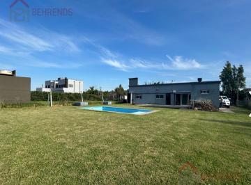 Casa · 839m² · 6 Ambientes · 2 Cocheras · Casa en Los Hornos