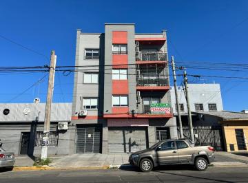 Departamento · 64m² · 3 Ambientes · 1 Cochera · Departamento con Patio Sobre Av