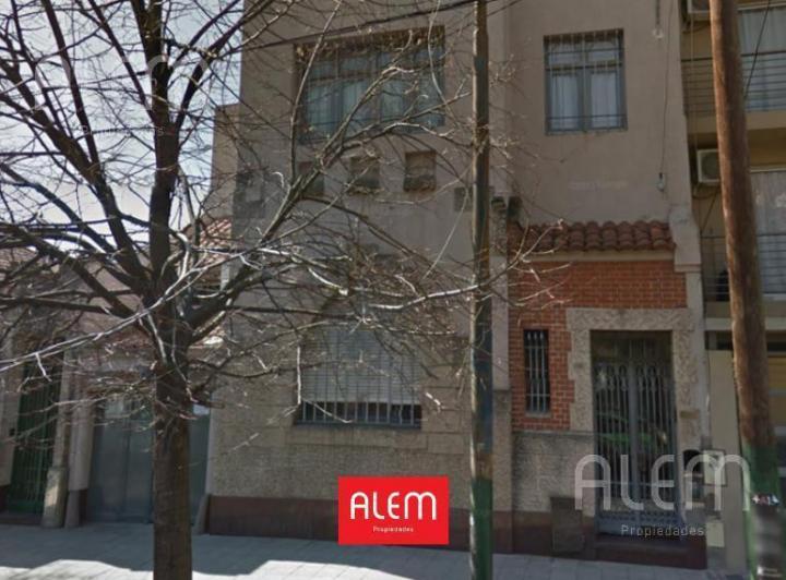 Casa · 220m² · 7 Ambientes · 1 Cochera