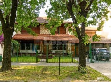 Casa · 329m² · 5 Ambientes · 2 Cocheras · Casa - Banfield