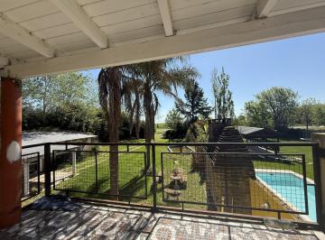 Casa · 200m² · 5 Ambientes · Casa en Coronel Dominguez