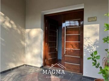 Casa de 10 ambientes, Córdoba · Venta Casa en Urca C/ Pileta – Apta Credito